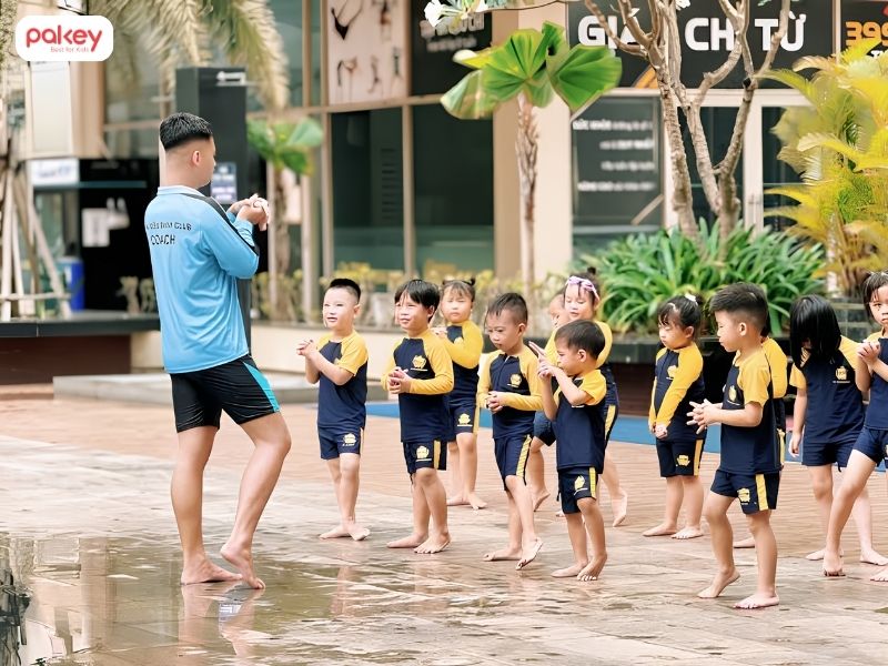 8 nguyên tắc giữ an toàn khi bơi cho trẻ mẹ cần biết 9 8 nguyên tắc giữ an toàn khi bơi cho trẻ mẹ cần biết