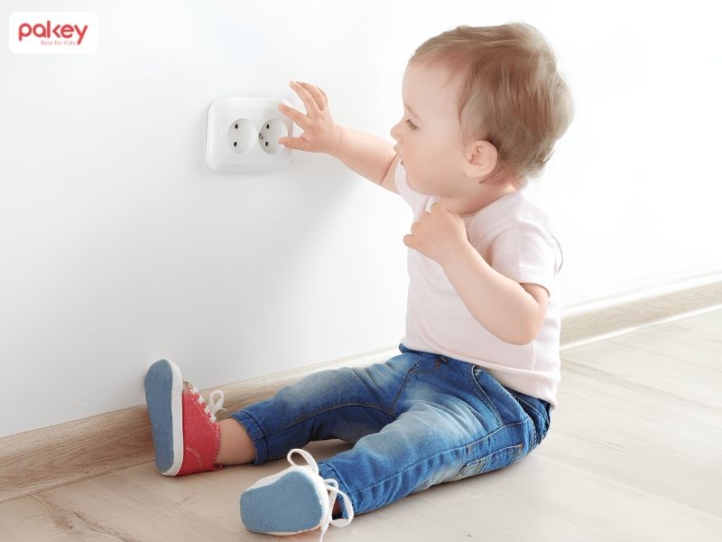 Bé bị điện giật do đâu? Dấu hiệu nguy hiểm và cách phòng tránh 7 Bé bị điện giật do đâu? Dấu hiệu nguy hiểm và cách phòng tránh