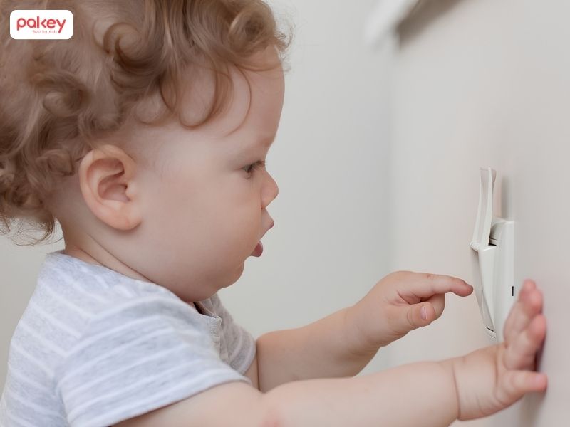 Các biện pháp phòng tránh điện giật cho trẻ