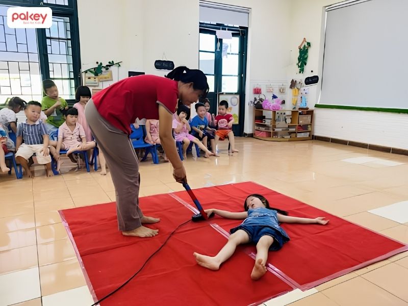 Các biện pháp phòng tránh điện giật cho trẻ
