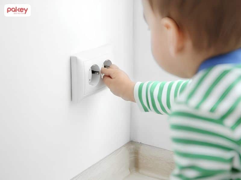 [Giả đáp] Trẻ bị điện giật nhẹ có ảnh hưởng gì không?