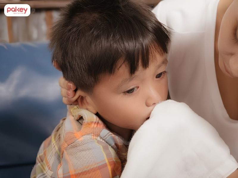 Trẻ ngã đập đầu chảy máu mũi là do đâu? Có nguy hiểm không?
