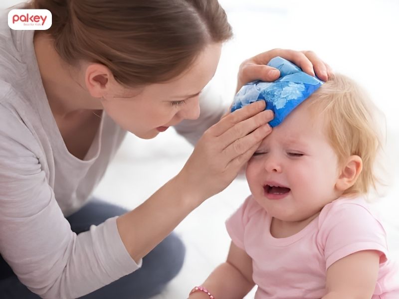 [Giải đáp] Trẻ bị ngã sưng đầu có nên bôi dầu gió không?
