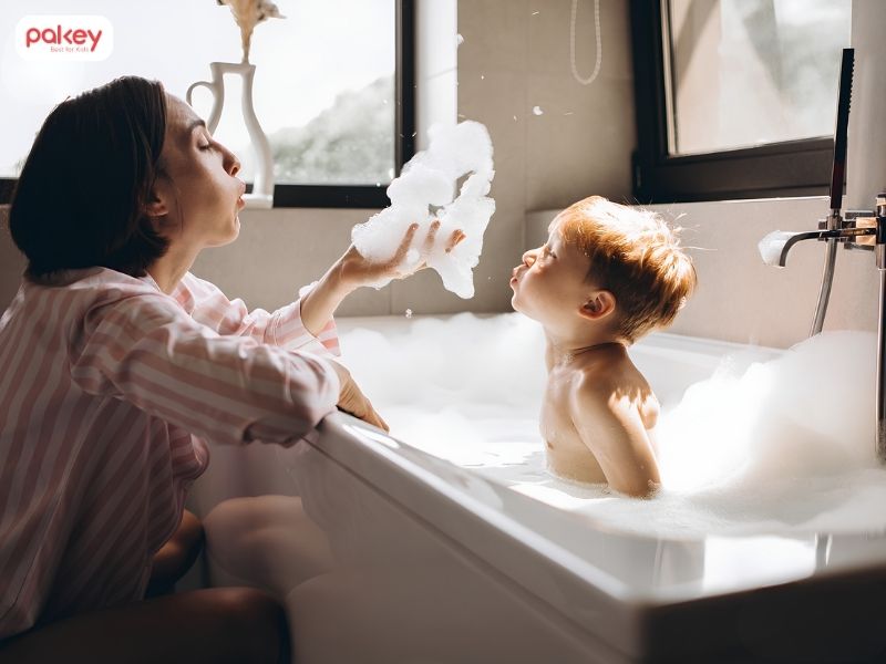 Trẻ mấy tuổi tự tắm một mình? 5 dấu hiệu bé đã sẵn sàng 10 Trẻ mấy tuổi tự tắm một mình? 5 dấu hiệu bé đã sẵn sàng