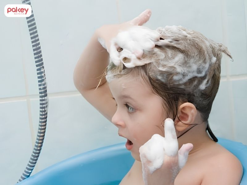 Trẻ mấy tuổi tự tắm một mình? 5 dấu hiệu bé đã sẵn sàng 8 Trẻ mấy tuổi tự tắm một mình? 5 dấu hiệu bé đã sẵn sàng