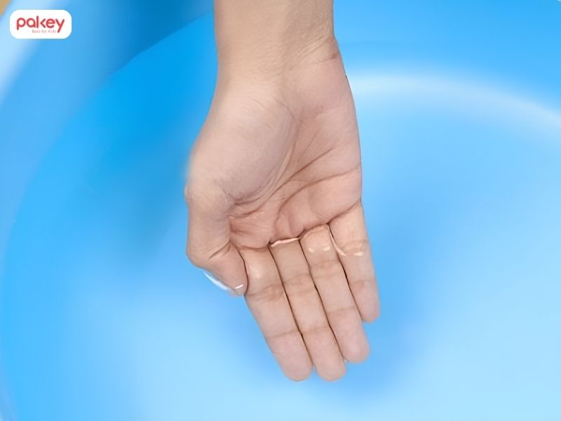 Trẻ mấy tuổi tự tắm một mình? 5 dấu hiệu bé đã sẵn sàng 12 Trẻ mấy tuổi tự tắm một mình? 5 dấu hiệu bé đã sẵn sàng