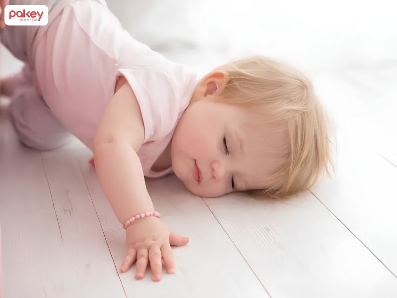 Trẻ bị ngã đập đầu phía trước có sao không? Nên sơ cứu như nào?